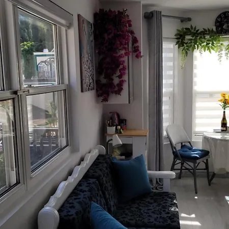 Malki's House In Livadi * Kondoyenádha