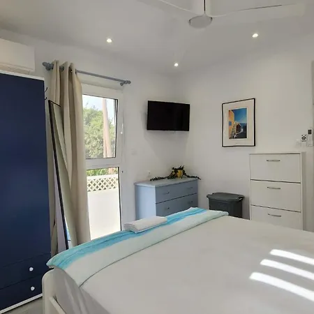 Sharon'S Island Get Away In Livadi Apartamento